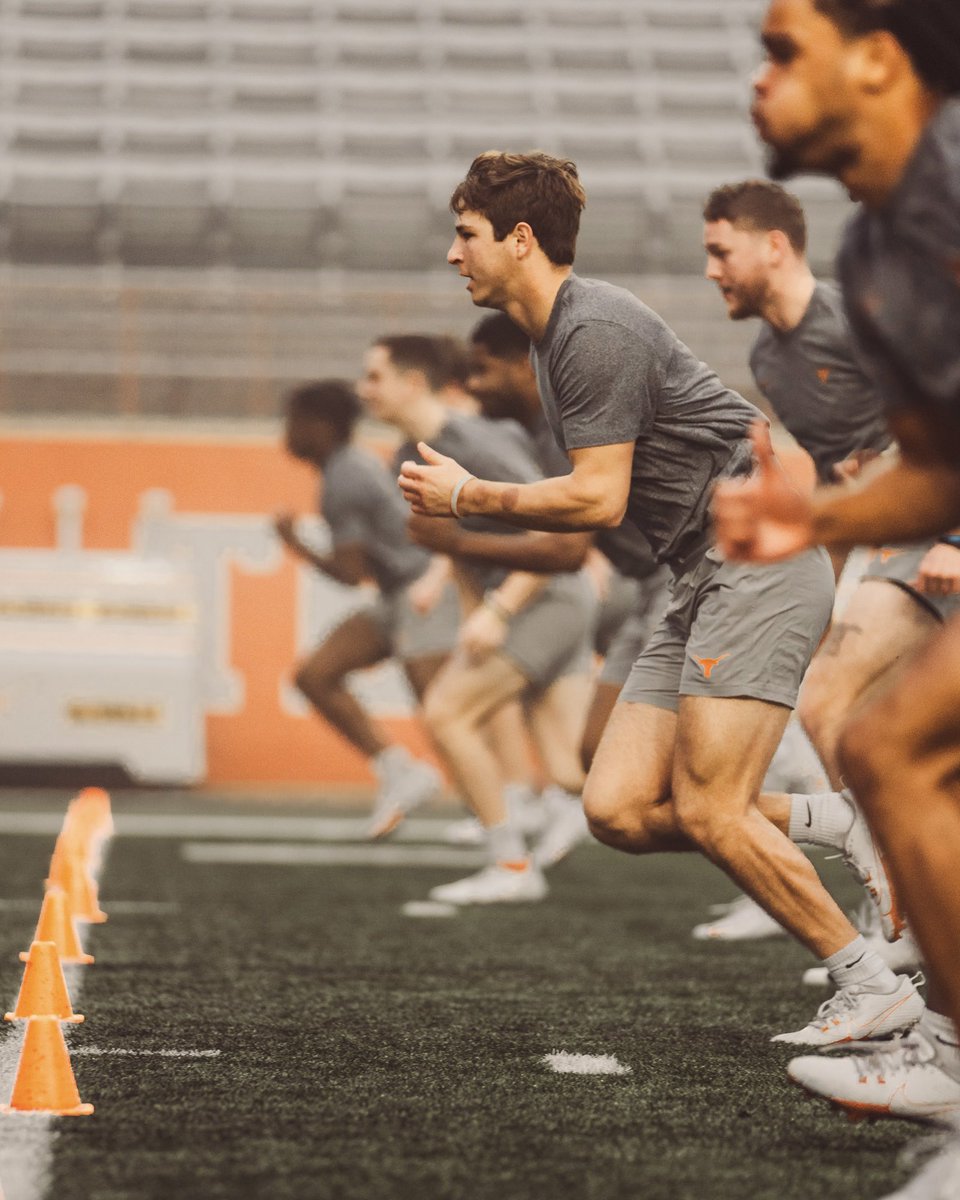 TexasFootball's tweet photo. Back at it 🤘 https://t.co/TIFCdv2oDh