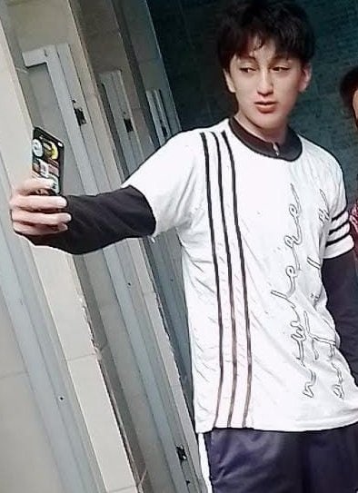 #Urgente 
Su ayuda difundiendo, desapareció ayer 3:00pm por el sector de El Recreo en Quito.
Salió con un jean, zapatos blancos y chompa negra, su nombre es CARLOS ANDRES RAMOS MORA.
Si saben algo comunicarse con Andrea Ramos, su madre al 0984938616

Por favor RT <a href="/EmergenciasEc/">Emergencias Ec</a>