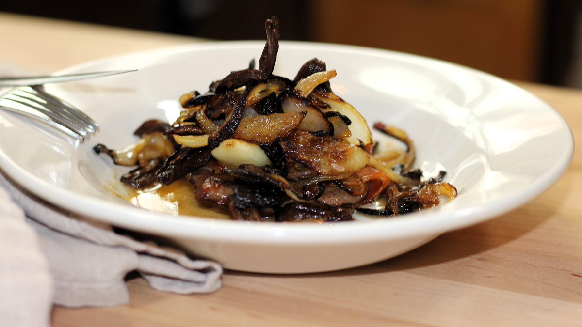 WildOasisBison's tweet photo. Wow this looks delicious 😍 

Check out Chef Polittes new video taking you step by step on how to cook this fantastic Bison Skirt Steak Saltimbocca recipe! 

#itsonlyfood #chefjohnpolitte #wildoasisbison 

https://t.co/cOS6Kcg1py https://t.co/8enyAxOmfM