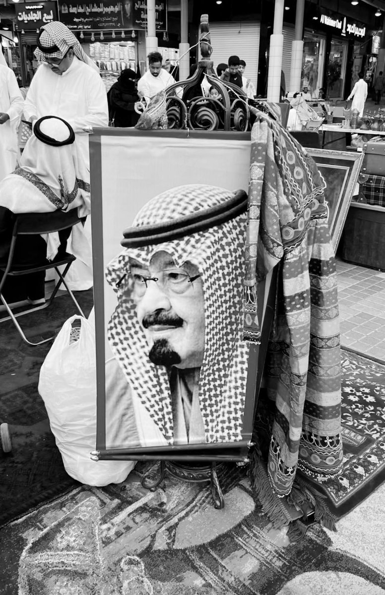 تحت الثرى ميّت و بقلوبنا حي ّ 🤍

 #ذكرى_وفاة_الملك_عبدالله