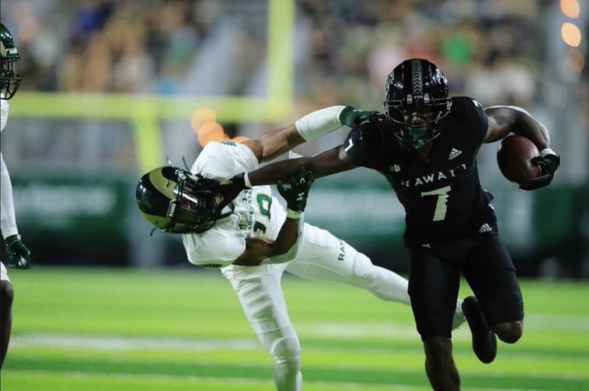 Coleonesmith7's tweet photo. Greatly appreciative and blessed to receive the opportunity to further my football career @HawaiiFootball huge thanks to @coachsteveirvin ‼️ #gobows🌈 @CoachRayy @SJCC_Football 
#vtw https://t.co/pmeYYws5M0