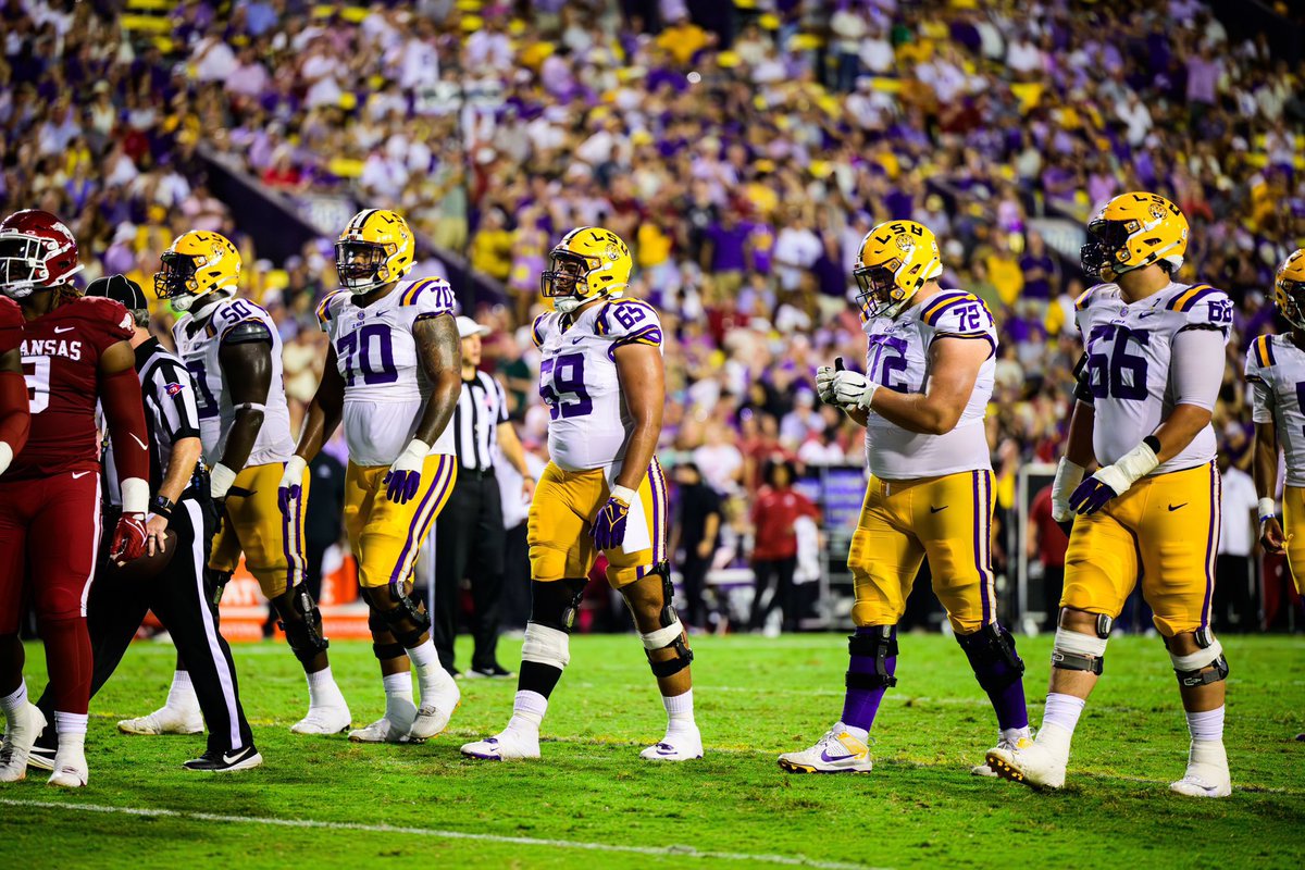 Beyond blessed to be offered a scholarship to @LSUfootball Thx to @CoachBrianKelly & @coachbraddavis #GeauxTigers 🐅 @bbasil01 @KaneHardin_ @CoachxSalinas @JagFootball @CoachMacsOLine @BlueChipOL