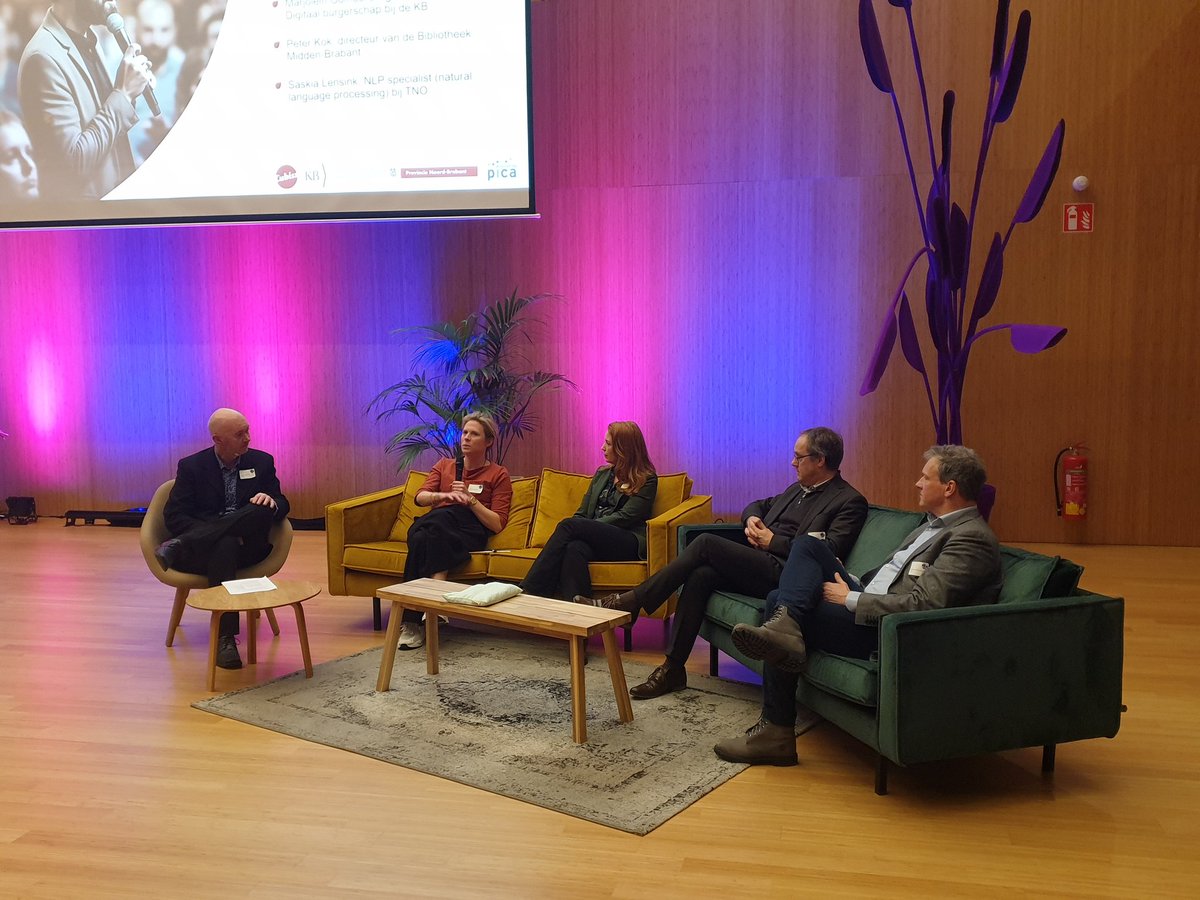 We sluiten deze interessante dag af met een panelgesprek, met Ingrid de Jong van Cubiss, Marjolein Oomes van de @KB_Nederland, Peter Kok directeur @bibliotheekmb en TNO.