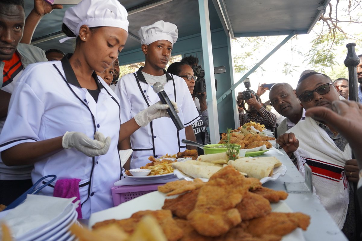 ShahidaHussien's tweet photo. In collaboration with #MOLS @ILRI is working to promote chicken consumption rate in Ethiopia. Ethiopia faces low consumption of chicken products, with only 57 eggs and 2.85 kg of chicken meat consumed per person yearly. @CGIAR https://t.co/c7kFuTE6yJ