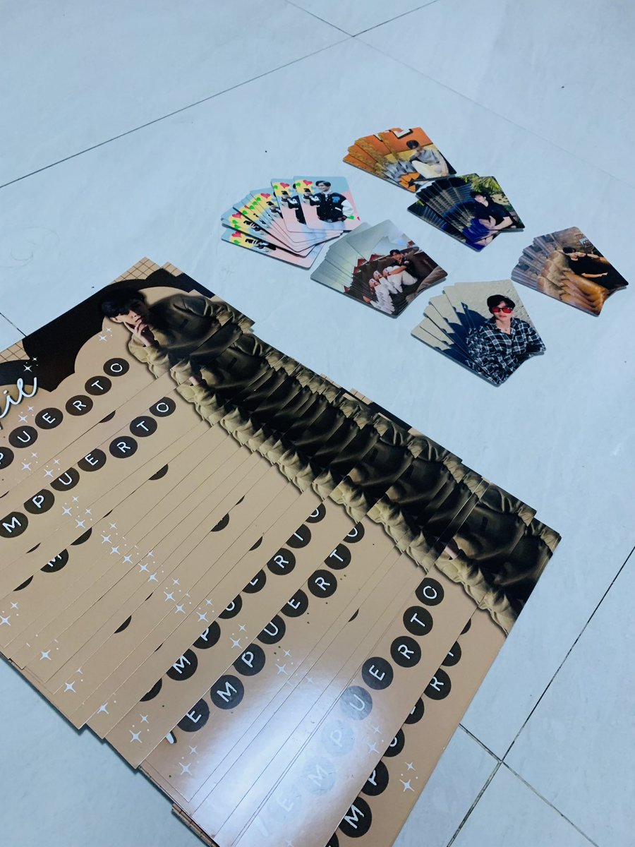 If your looking for customized photocard, hand banner, photo strip, polaroid etc. 4season will help you to achieve your goal.