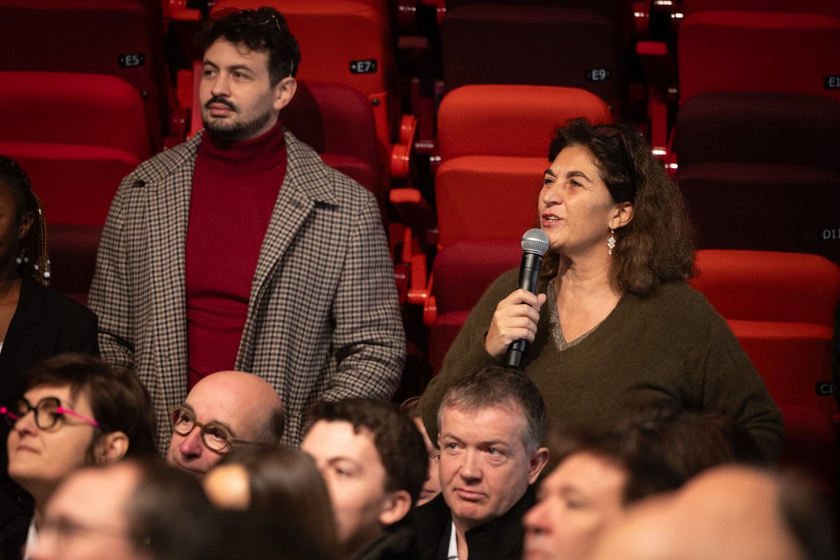 BrunoLeMaire's tweet image. Les entreprises n’en peuvent plus de la paperasserie, de donner dix fois les mêmes informations à l’administration. Ils veulent de la simplification.

L’administration doit être au service des entreprises et des Français, et non l’inverse. Elle doit leur faire confiance.

Je…