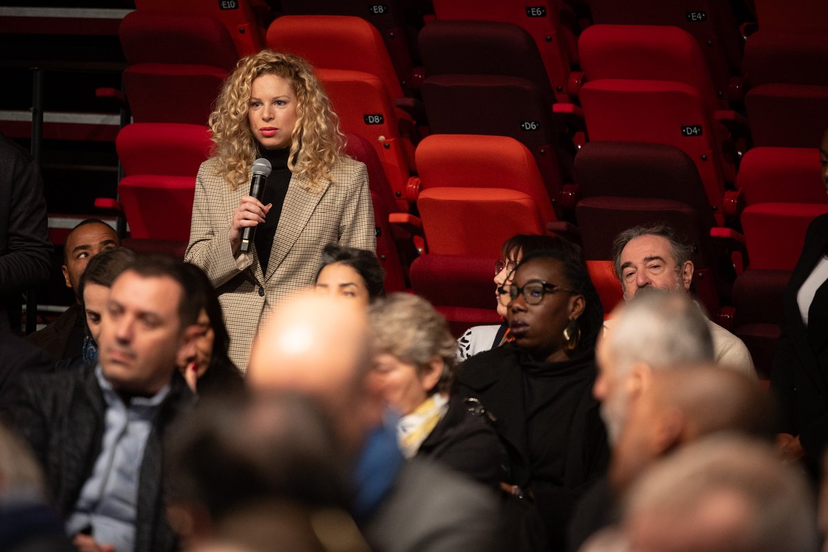 BrunoLeMaire's tweet image. Les entreprises n’en peuvent plus de la paperasserie, de donner dix fois les mêmes informations à l’administration. Ils veulent de la simplification.

L’administration doit être au service des entreprises et des Français, et non l’inverse. Elle doit leur faire confiance.

Je…