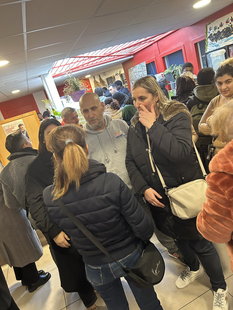 Félicitations pour le succès remarquable  au centre social Del Rio avec la participation de plusieurs entreprises pour des recrutements. Une belle initiative pour favoriser l'emploi!Les agences Mourepiane et Cap pinede ont répondu présent pour renforcer notre partenariat.