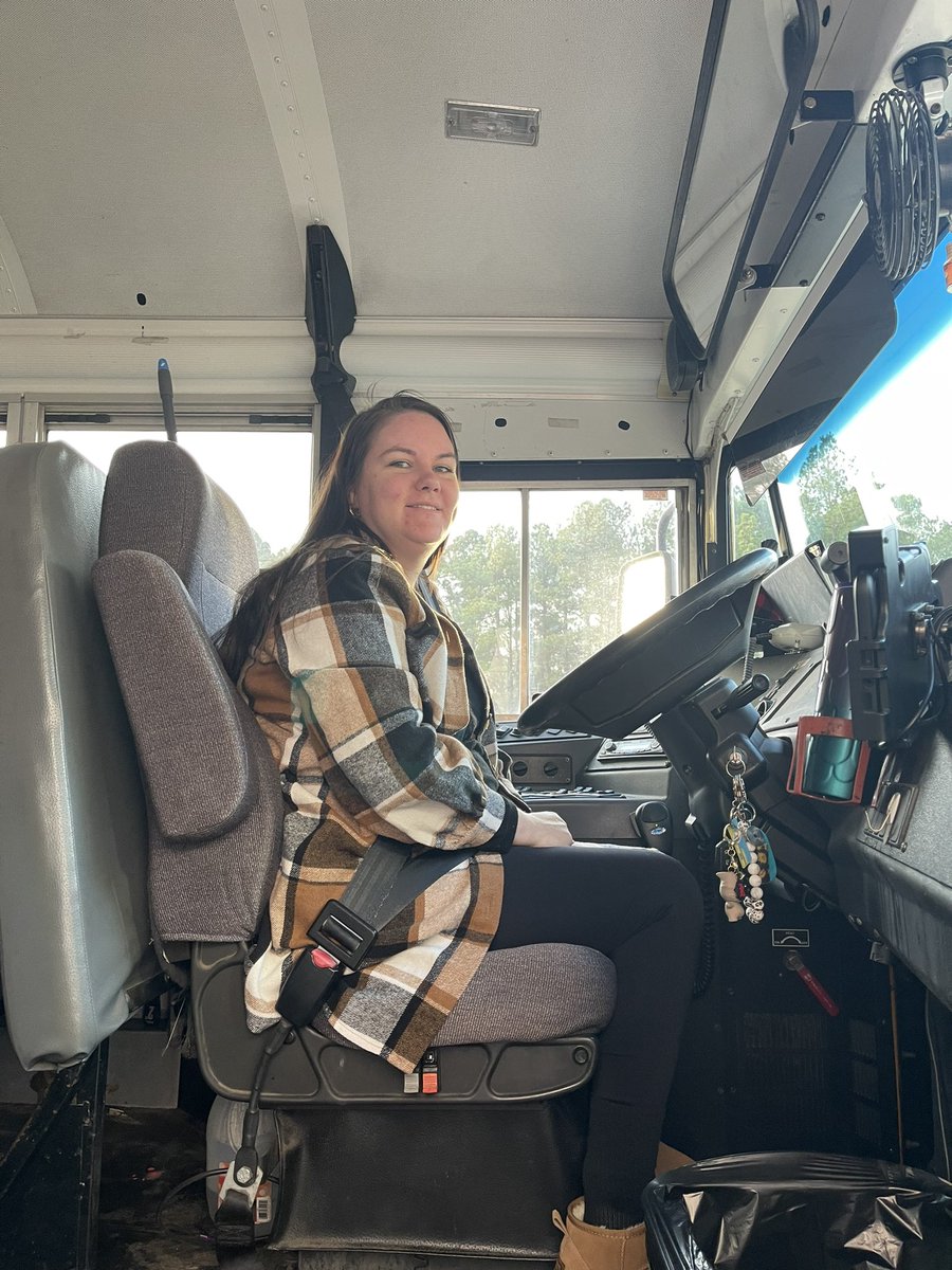 ChuckMossEDU's tweet photo. When a student came to me in tears having left her sketchbook on the bus, I contacted Transportation & learned that Ms. Powers had already found it & was keeping it safe for the student! Thanks, Ms. Powers! You’re the #MidwayElementary #GoodNewsCalloftheDay! https://t.co/c0kjWpbbkf