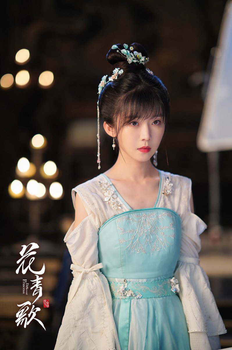 kwanrak's tweet photo. @YoukuOfficial I prefer #DifferentPrincess to #ProfessionalSingle because she look fantastic in ancient costumes, but I love both of 2 characters. She's an extraordinarily talented actress. Love her 💞 #SongYiren https://t.co/DrlzE7W3G7