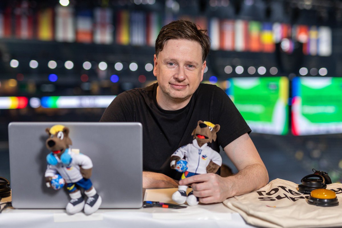 saschastaat's tweet image. Zweiter und letzter Einsatz für mich bei der #ehfeuro2024 am Mikrofon als Live-Kommentator, schaltet gerne ein. Bis gleich! 😎🎤🔥 #handball

🏠 @Handbal_NL
✈️ @AndebolPortugal 
❓ @EHFEURO 
⏰ 15:15 Uhr (Sendestart)
📺 @dynsport