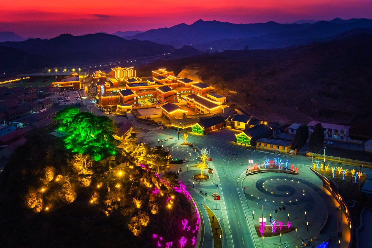poly9429's tweet photo. @iHebei_GWNM

宽城县孤山子村崭新的民居和美轮美奂的夜景。
The brand-new folk houses and beautiful night scenery of Gushanzi Village in Kuancheng County.
#HebeiAchievements https://t.co/58g70vIX3h