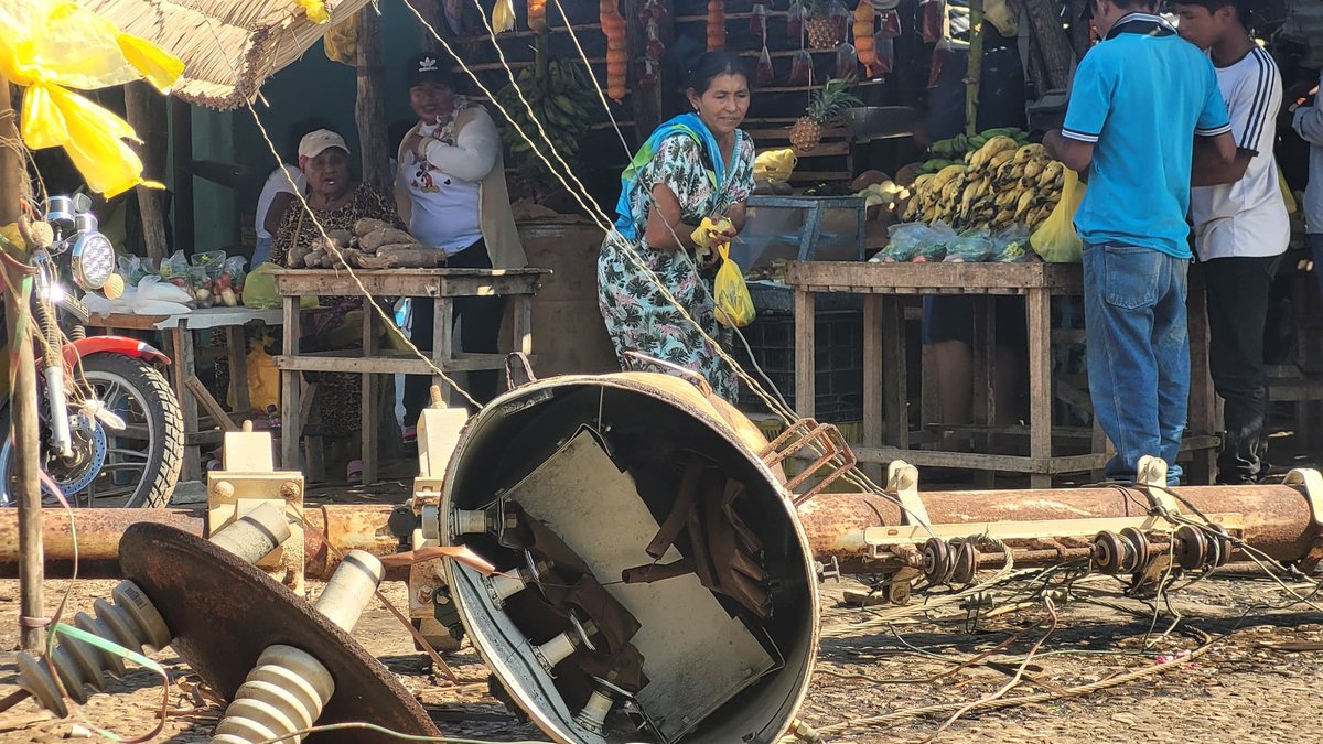 ¡Se vienen las Trancas!

Vecinos convocan protestas por NEGLIGENTE #ServicioElectrico en el municipio Guajira, dónde aparte de los racionamientos hay también apagones que no permite que se cuente con electricidad, en lo que va de mes se han reportado 8 fallas graves.
#Zulia