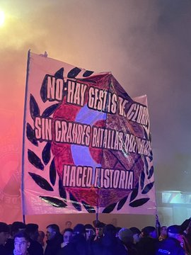UltrasAccountOF's tweet photo. Previa y bengaleo de la @CurvaSurGranada 
No hay gestas de gloria sin grandes batallas que librar. Haced historia.
Granada CF-Atlético de Madrid.
22/01/24
#ultras https://t.co/VOpWtxGwFe