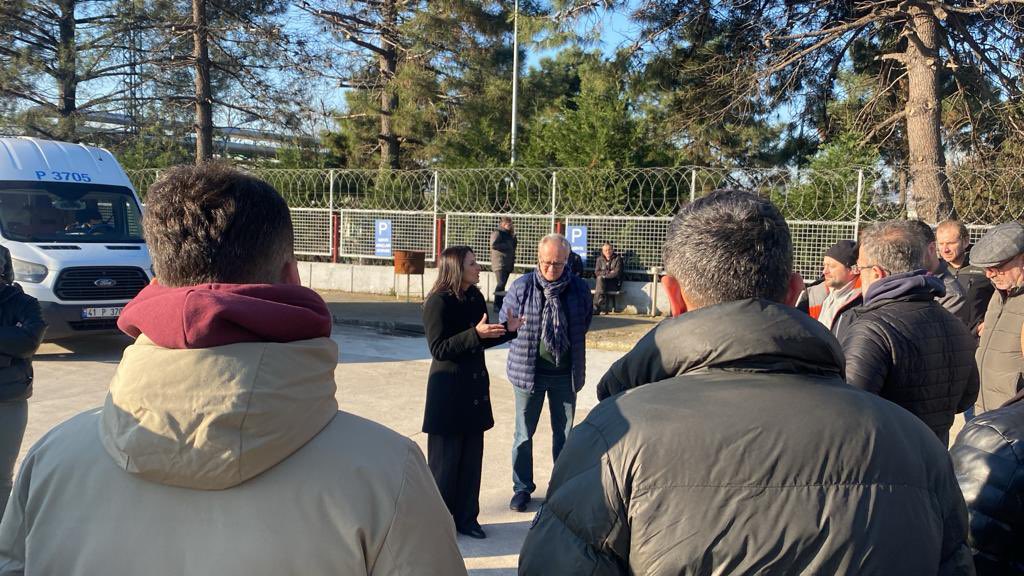 arzuerkan4's tweet photo. Seçim çalışmamızın startını geçtiğimiz yıl 108 gün boyunca grevlerini sürdüren #Kartonsan işçileriyle buluşarak verdik!
Emek kenti Kocaeli’yi emekçiler yönetsin!
Birlikte kazanacağız!
Biz kazanacağız!
Emekçiler kazanacak!
@emekpartisi @emepkocaeli 
#izmit
#yerelseçim https://t.co/MzKCQts1Cx
