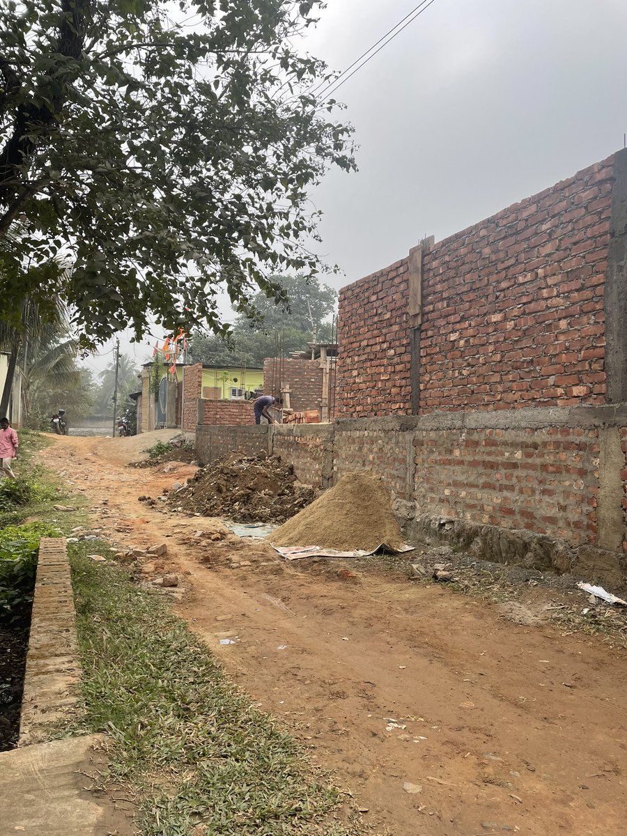 arup647's tweet photo. @gmc_guwahati ….is this allowed …see the road level &amp; boundary wall height https://t.co/pCVrkh7vpa