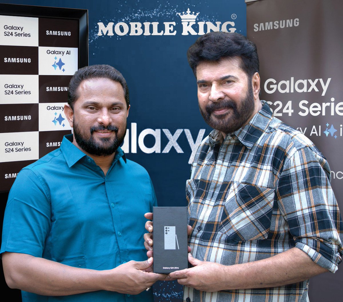 _mammukka_369's tweet photo. Samsung's 2024 Flagship Latest Model !!  Galaxy S 24 Ultra First Sale in Kerala to Megastar Mammootty by T. M Fayas , Managing Director of Mobile King !

#Mammootty #S24Ultra #MobileKing @mammukka https://t.co/e4pV2bK0UG