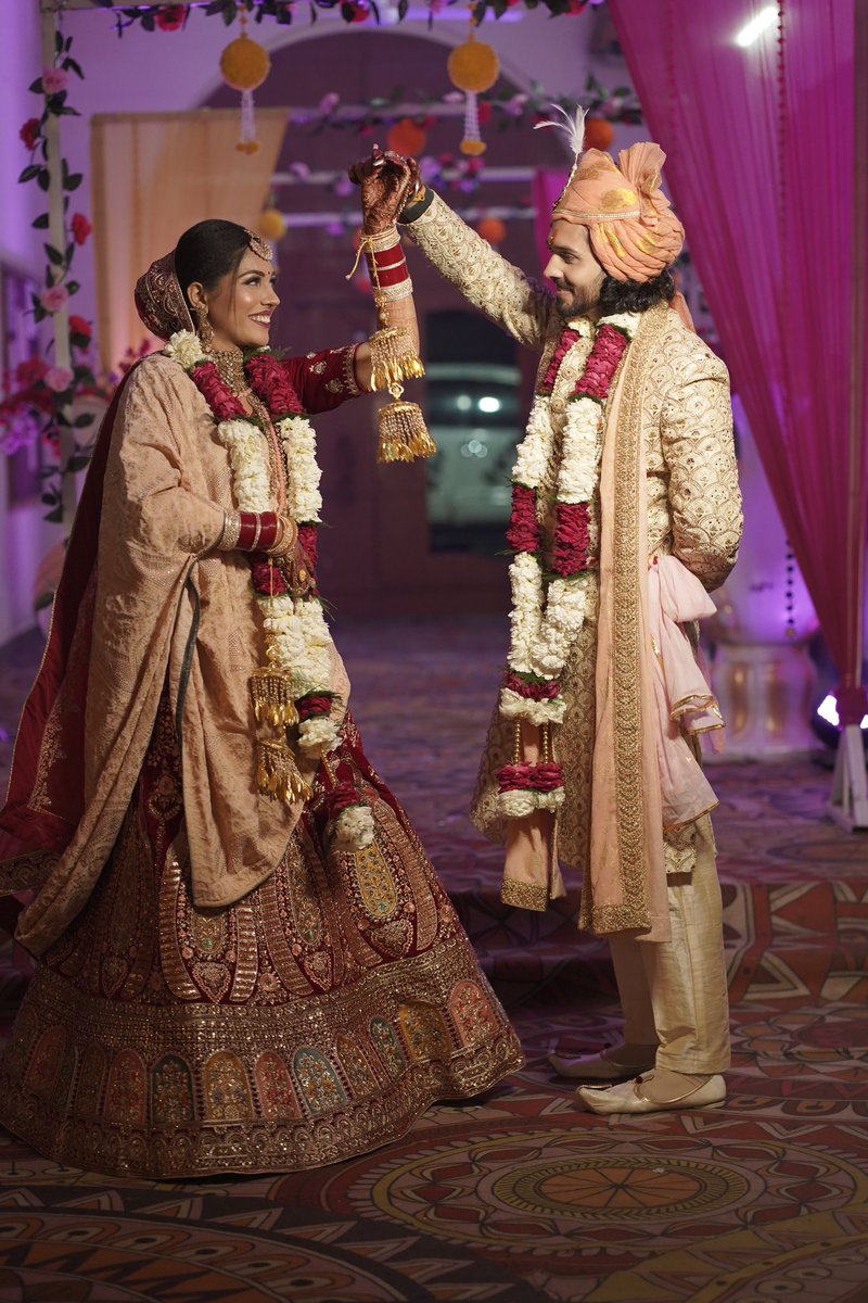 Imdvsh's tweet photo. Happy 2 years wifie @falgunids25 💞
By God's grace ye mohabbat ka kaarwan yu he chalta rahe 🤍💙 
Lots of love radhe 🙏
. 
. 
#actorslife #weddinganniversary #2ndanniversary #couplegoals #devguni #devesh #deveshsharma #bekind ✨ https://t.co/YaKK5gacV2