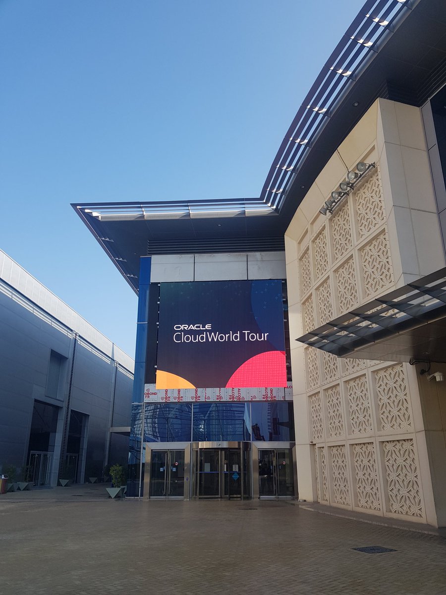 DigitalLeona's tweet photo. All ready for Oracle CloudWorld Tour Dubai. #OCW #CloudWorld https://t.co/75W0S5OiBq