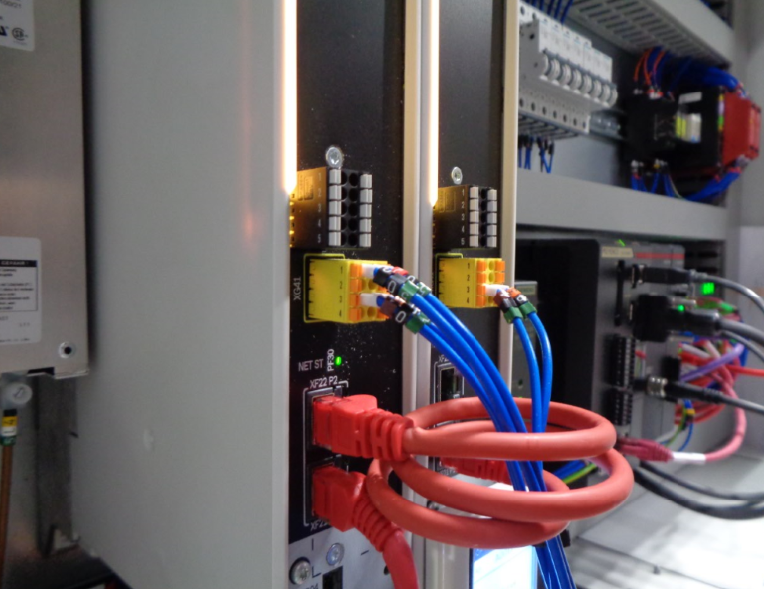 OakmountCS's tweet photo. ... And here are a few photos of the in action and the control panel!
#OakmountControlSystems #BoschRexroth #Automation #ctrlX #BoschCEPartnercollaboration #Keyencevisionsystems #Engineering #MechanicalEngineering #ProcessControl #BritishSME #UKMfg https://t.co/6ctUhHp9xG