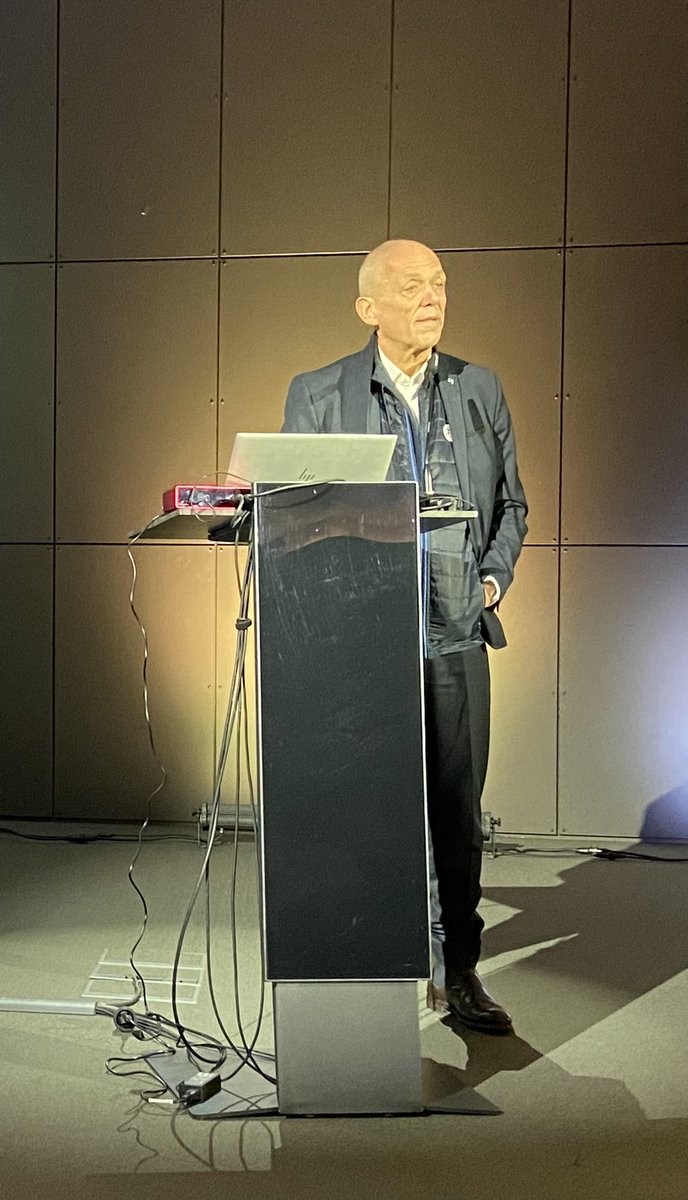 Deuxième journée des directrices et directeurs d’unité @CNRSchimie au Centre International de Conférences à Jussieu. Interventions ce matin du DGDR Ch. Coudroy et du PDG @antoine_petit_ . Des points précis sur l’actualité du @CNRS et du paysage de la recherche française.