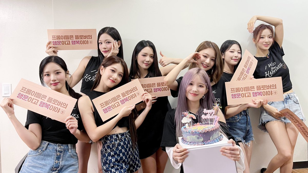 staythisway_9's tweet photo. 프롬이들엊그제가5주년같은데
#fromis_9_Happy_6th_anniversary
벌써6주년이라는게안믿겨
#프로미스나인_데뷔6주년_축하해
앞으로더많은날들을같이보내자 https://t.co/WDTkL5ZORX