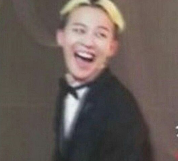 livmarktuan's tweet photo. Listinha de coisas sobre o G-Dragon que ficamos sabendo hoje:

- Ele tem mais 2000 músicas gravadas;
- Vai ter um cb com 7 músicas novas em Março;
- Vai ter uma tour mundial que deve começar ou terminar no MSG Sphere em Las Vegas;
- A intenção da apresentação do GD no Sphere é criar uma nova cultura de shows e um possível 'Sphere Coachella' (hj um dos maiores festivais dos EUA);
- GD está planejando lançar um CARRO elétrico;
- GD está planejando lançar óculos de realidade virtual;

Isso tudo só estamos falando de musica e tecnologia, GD ainda tem projetos na area da moda então se preparem pq tem muita coisa vindo ai