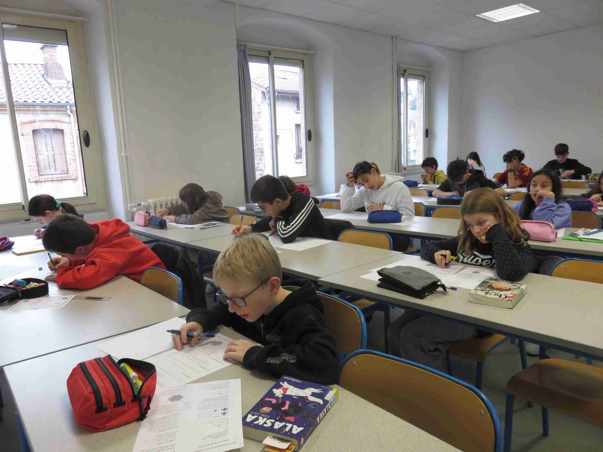 Bravo  aux nombreux élèves de l'école et du collège Notre Dame de la Faye qui ont participé aux 1/4  de finale des jeux mathématiques et logiques. Félicitations aux 23  élèves qualifiés pour les 1/2 finales qui se dérouleront le samedi 16  mars dans les locaux du collège NDFAYE👏