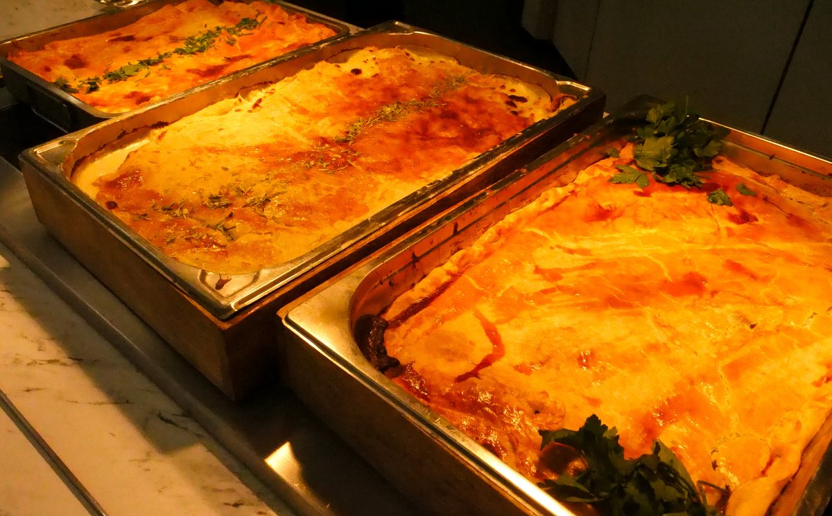 WestholmeSchool's tweet photo. There's one thing we know how to do well in Lancashire and that's making pies 😍

Thank you to our wonderful catering partners @Thomas_Franks_ for treating us on #InternationalPieDay with a selection of amazing pies, and of course we had mushy peas and gravy!  Delicious!💜💚 https://t.co/75jLQkx5wl