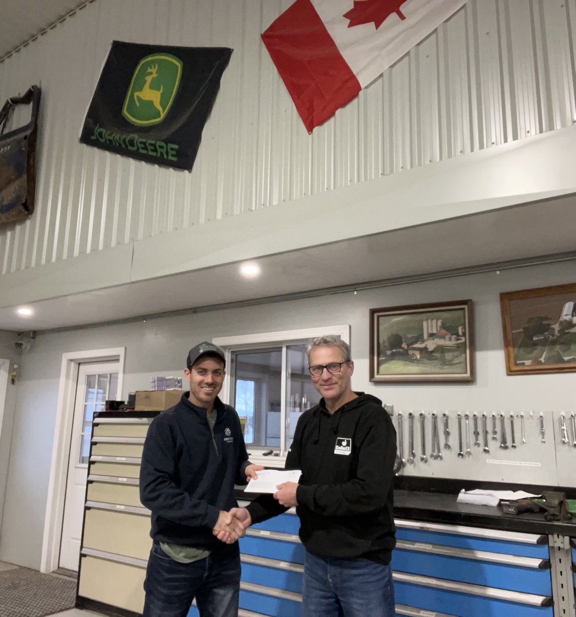 HBuffinga's tweet image. ✅✅Congratulations to ⁦@kyledecorte⁩ for winning the grand prize $10k travel award from our ⁦@CortevaCA⁩ Viatude launch draw last spring! Have fun travelling!  Looking forward to another successful year of white mould control with our fungicides Viatude &amp;amp; Acapela!
