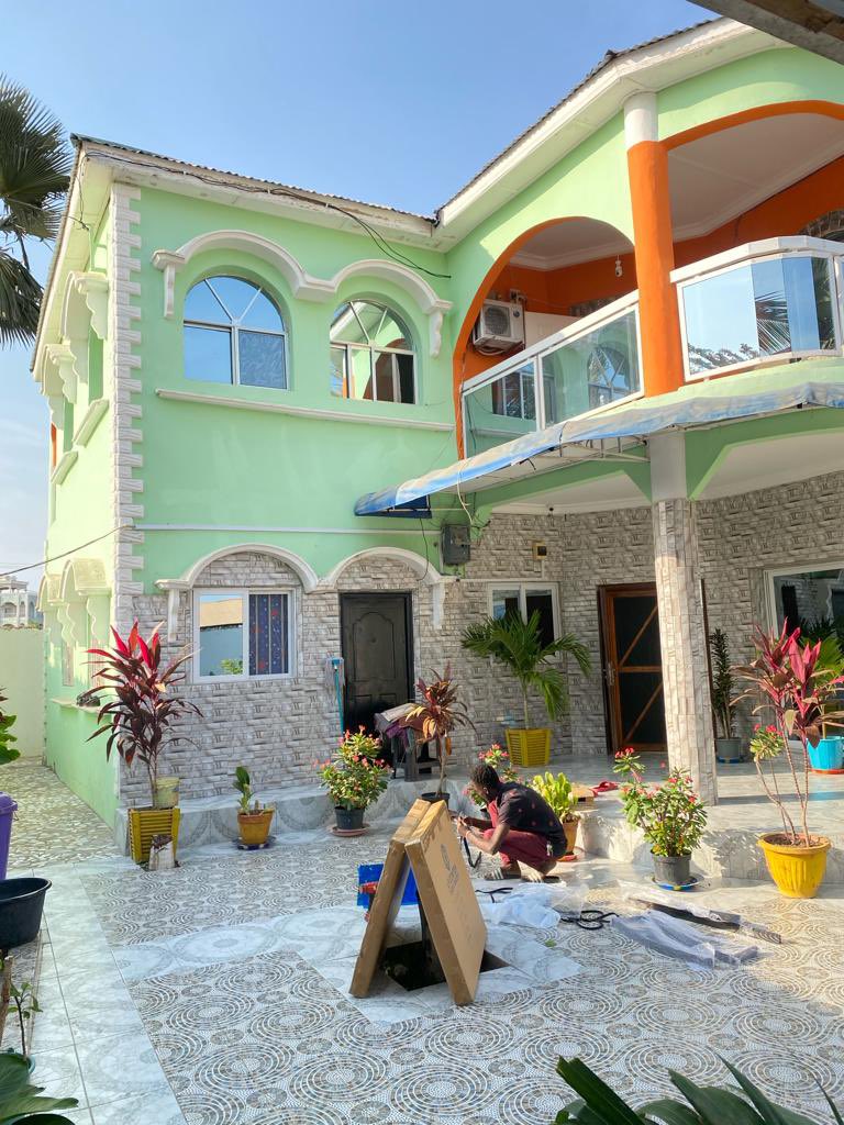 Lfdoorconcept's tweet image. Window and Door Canopy Project Installation at Bakau Kachically🇬🇲🏠
 
Two Colors Available 
⚫️Black 
🔵Sky blue 

We have them in 3 sizes
🔵80×100
🔵80×120
🔵80×200

📞Call us now to order +220 2933015/+220 3312434

#moderndoors #windowcanopy #doorcanopy