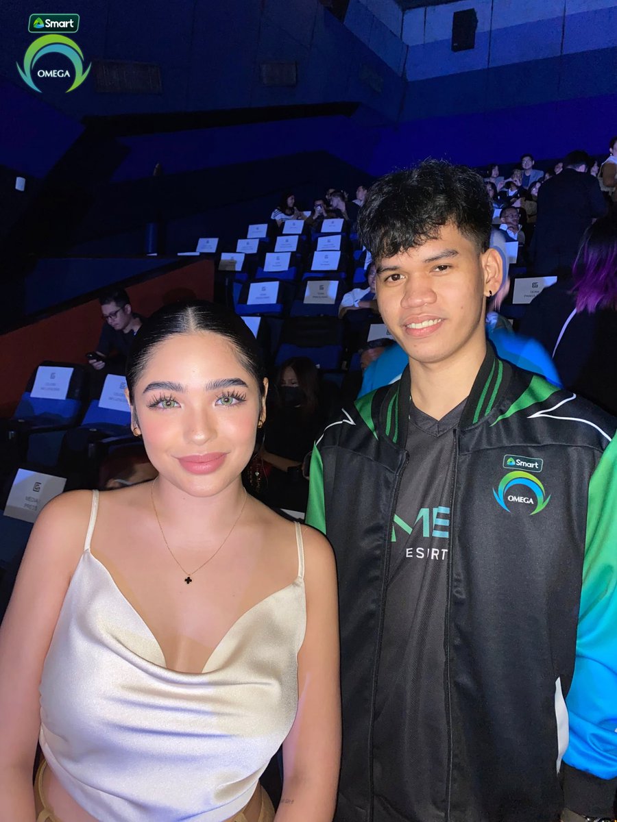 OmegaEsportsPH's tweet photo. Nakisaya sa sinehan at kasamang nanood ni Ch4knu sa premiere night ng βGGβ the movie sila Andrea Brillantes, John Arcilla, at Edward Barber. πΏππ
#OneShotOmega #PowerOfSmart #LiveMoreToday #OMGMLBB #SmartOMG https://t.co/lYgESjs2dz