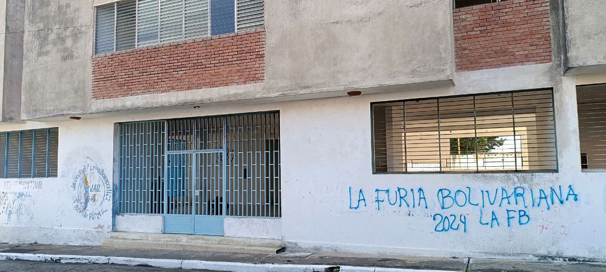 becaroparra's tweet photo. Hoy #23Enero los Acción Democratistas seguimos en pie de lucha, tal y como lo hicimos hace 66 años. No desmayaremos en la consecución de la libertad y la democracia. 

#UnidosVolveremosAVivirMejor https://t.co/YCOfhyWNhQ