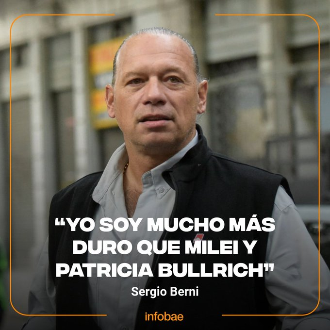ElTrumpista's tweet photo. En el CV   //   En el trabajo https://t.co/n3QAlbP0mT