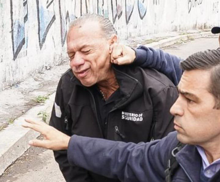 ElTrumpista's tweet photo. En el CV   //   En el trabajo https://t.co/n3QAlbP0mT