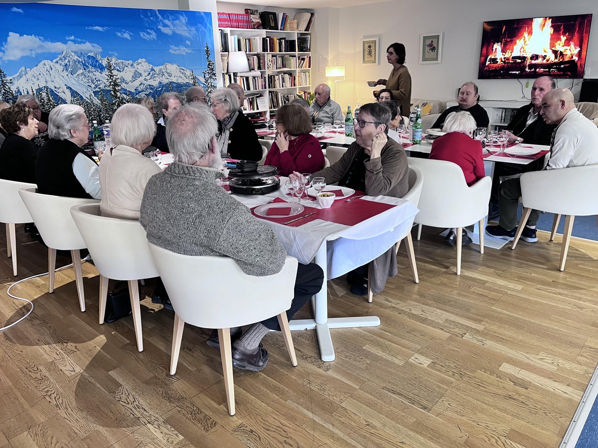 Direction la montagne pour les résidents de <a href="/SenStEtienne/">Senioriales de St Etienne</a> avec une délicieuse raclette, de quoi nous rechauffer en ce mois de Janvier ! <a href="/senioriales/">Senioriales</a> <a href="/saint_etienne_/">Ville Saint-Étienne</a> #raclette #repaspartagé #montagne #residenceseniors #bienvieillir #convivialité