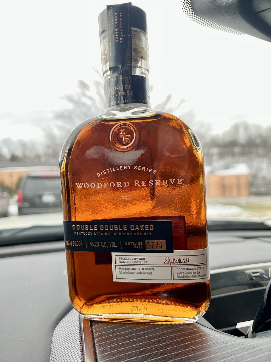 UKHUBER's tweet photo. One of my favorite days of the year, @WoodfordReserve Double Double Oak day!l which is a distillery only, annual release. It also happens to be one of my favorite Woodford Reserve pours. #Bourbon #Whiskey #Kentucky https://t.co/sFjNenvbCZ