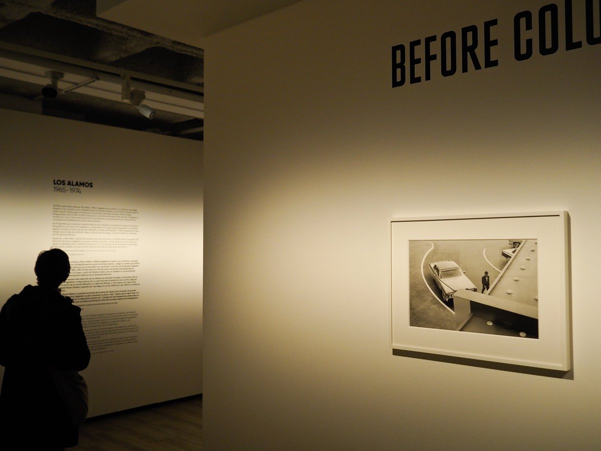 RevistaEV's tweet photo. Conocido por su apuesta por el color como forma de expresión artística, Eggleston busca las trascendencia en lo banal. De ahí la presencia de moteles, hamburguesas, gasolineras... Estos días en @fmapfre , en Barcelona.

https://t.co/waFQw2srRT https://t.co/CUgabvApFx