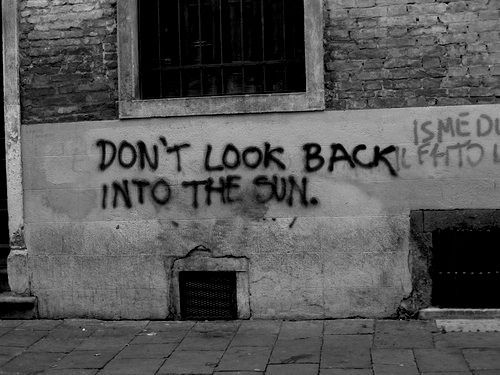 TheExtremeMusi1's tweet photo. “They’re quite personal, but they’re quite universal in their abstractness. They were kind of specific at the time, but I don’t want to say any more than that.”
— Carl Barat of The Libertines discussing the meanings of the band’s well known single #DontLookBackIntoTheSun. https://t.co/1dR8q67MOO