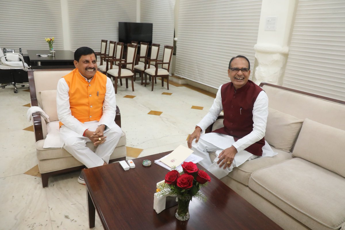 मुख्यमंत्री डॉ. मोहन यादव से आज निवास पर पूर्व मुख्यमंत्री श्री <a href="/ChouhanShivraj/">Shivraj Singh Chouhan</a> ने सौजन्य भेंट की एवं प्रदेश की प्रगति व जनकल्याण से जुड़े महत्वपूर्ण विषयों पर चर्चा की।

<a href="/DrMohanYadav51/">Dr Mohan Yadav</a>