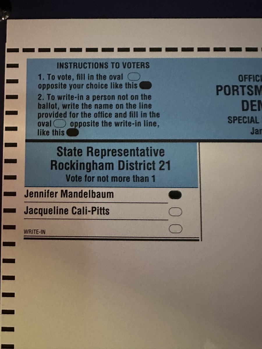 JenMandelbaum's tweet image. Easy choice 😉 #NHPrimary #NHPolitics