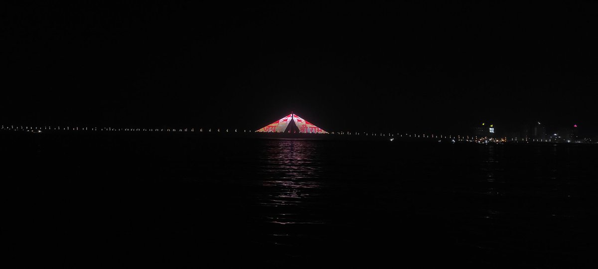 bazkinazar's tweet photo. Amazing lighting on Bandra Worli sea link 🙌

#bazkinazar #photography #artistsontwitter #ArtistOnX #instagramposts #RamMandirPranPrathistha #RamMandirAyodhya #photooftheday https://t.co/Y3m2uFDpxt