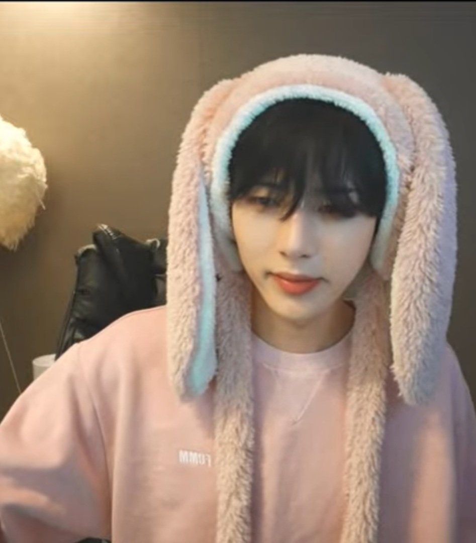 Mhixeako's tweet photo. Watching the live stream of our adorable bunny rabbit😘 baby #JUNGHYUN  on YouTube 🤩🙂so cuteyyy #konanhihi  #KOHI_LADY  #KOHI  #Beomings https://t.co/cGPJNL4bow