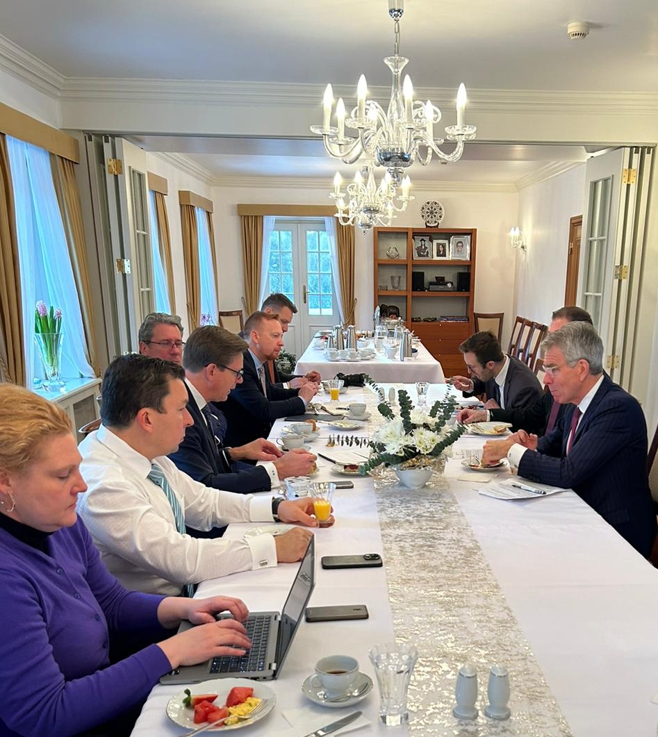 CZinWashington's tweet photo. A productive working breakfast of @makupka with @AsstSecENR at the Ambassador's Residence focused on topics which can be at the core of future 🇺🇲 &amp; 🇨🇿 cooperation - electric vehicles, batteries/supply chains, and sustainable fuels. https://t.co/S3tRaAPR5y