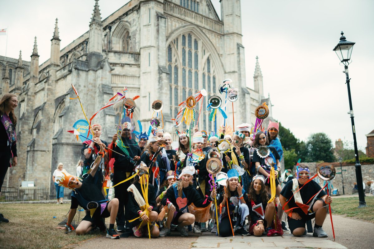 There's still time to register your community group's interest in this year's @HatFair Carnival. Please sign up by THIS FRIDAY 26 Jan 😊 The Carnival takes place on Friday 5 July, the time has changed to 1pm. playmakers.org.uk/news/be-part-h… #HelloWinchester #FestivalSeason #HatFair