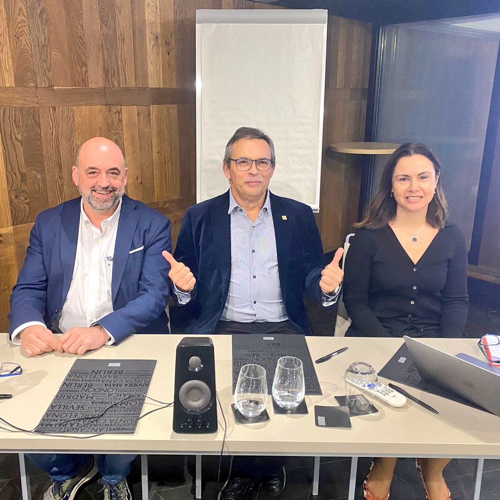 SEMERGENap's tweet photo. 🚩Seguimos con los preparativos del 46 Congreso Nacional SEMERGEN. La semana pasada muy intensa con reuniones organizativas con los comités y la JDn, y después presentando el congreso a los Grupos de Trabajo de la mano de JM Calleja Pascual (Pdte. Comité Científico), @dranfontanillas (Pdta. Comité Científico) y @Mitotatu de la JDn de @semergenap ¡Expectativas por todo lo alto para Bilbao! 
https://t.co/jCkSlo4Dw8
#SEMERGEN24 #AtenciónPrimaria #MFyC #SerMFyCEsMás