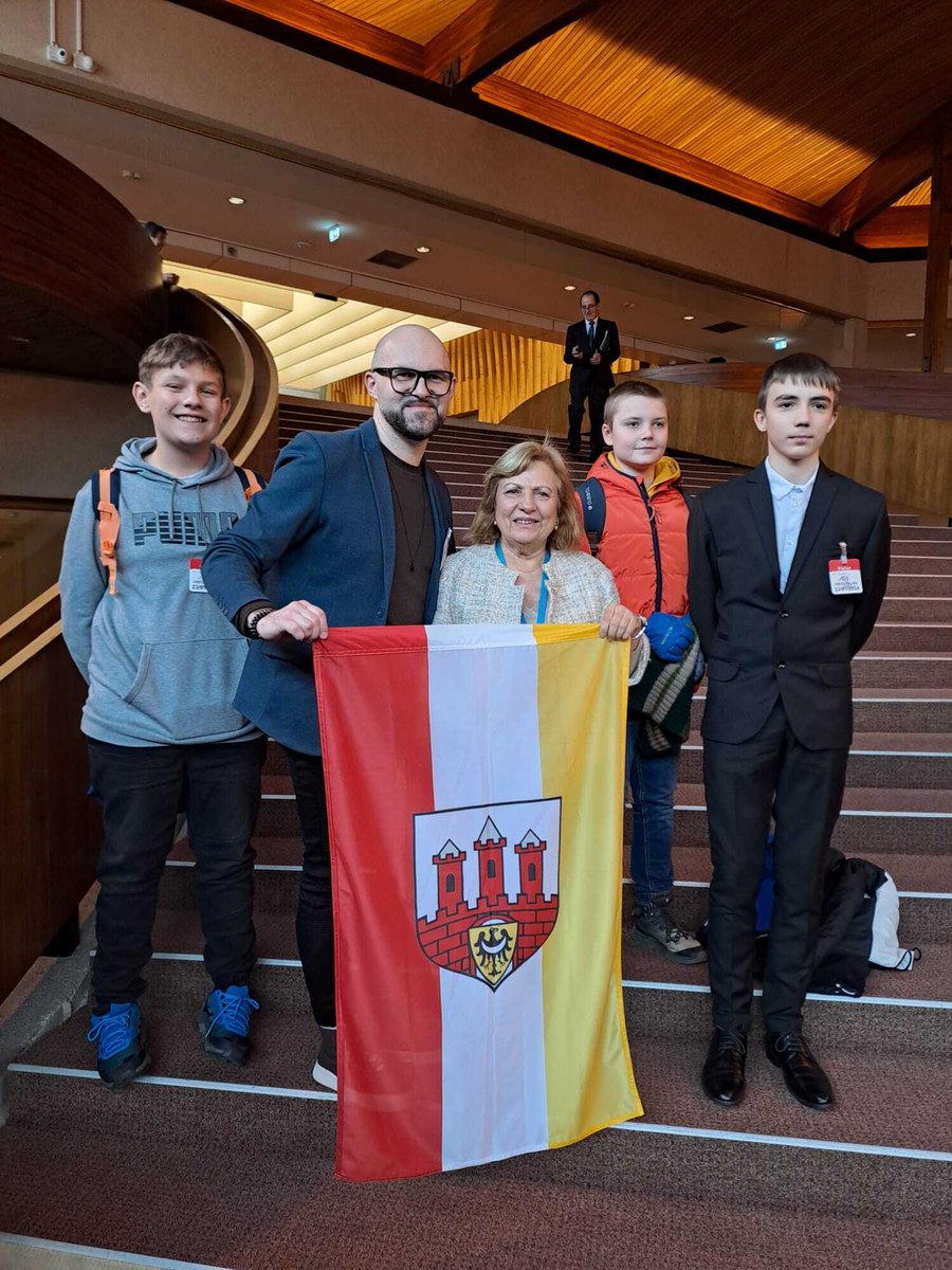 PACE_News's tweet photo. A group of 40 children from Bolesławiec (Poland), winner of the 2023 #EuropePrize, were welcomed today by PACE's Carmen Leyte.  

Visiting under a scholarship which forms part of the Prize, they had a chance to learn about the European institutions firsthand. https://t.co/qvFcMY4WBz