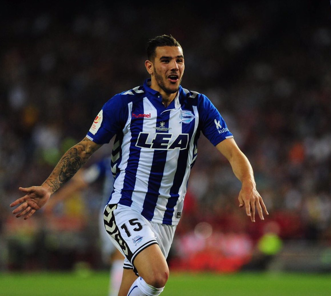 TheoHernandez's tweet photo. Feliz aniversario @Alaves! 🎂1️⃣0️⃣3️⃣ Buenos recuerdos de nuestra temporada juntos 😉 #Memories #GoazenGlorioso https://t.co/ZEaPKLDhJ8