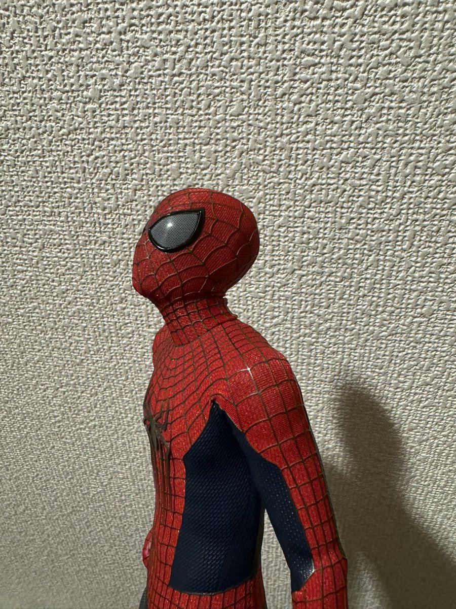 ホットトイズのアメスパって
頭部全然動かないって思ってたら、
たぶん二重構造？で力を強めに入れてあげるとさらに曲がるのね…。左右も実はめっちゃ動く…！知らんかった。
かなりきつめに動かないといけないので
自己責任で！