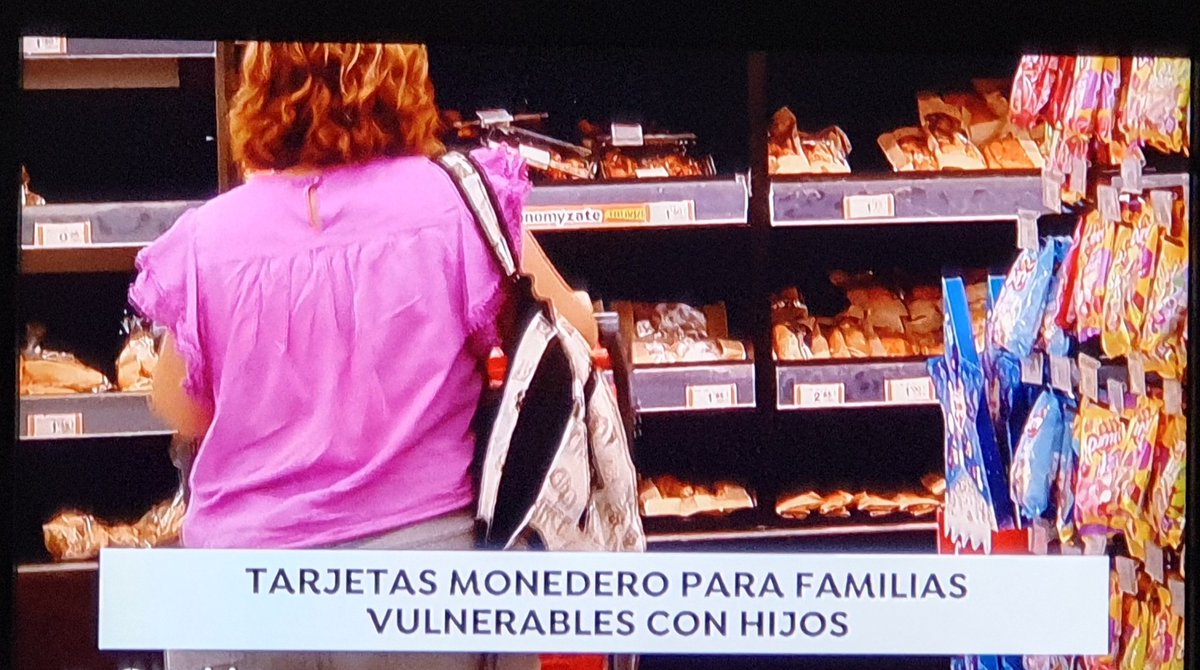 Jrrrey's tweet photo. Cada día más cerca de Venezuela
Para evitar ver las colas del hambre. 
Por lo menos no se usará para comprarse la Play. https://t.co/AsjC8a81oC